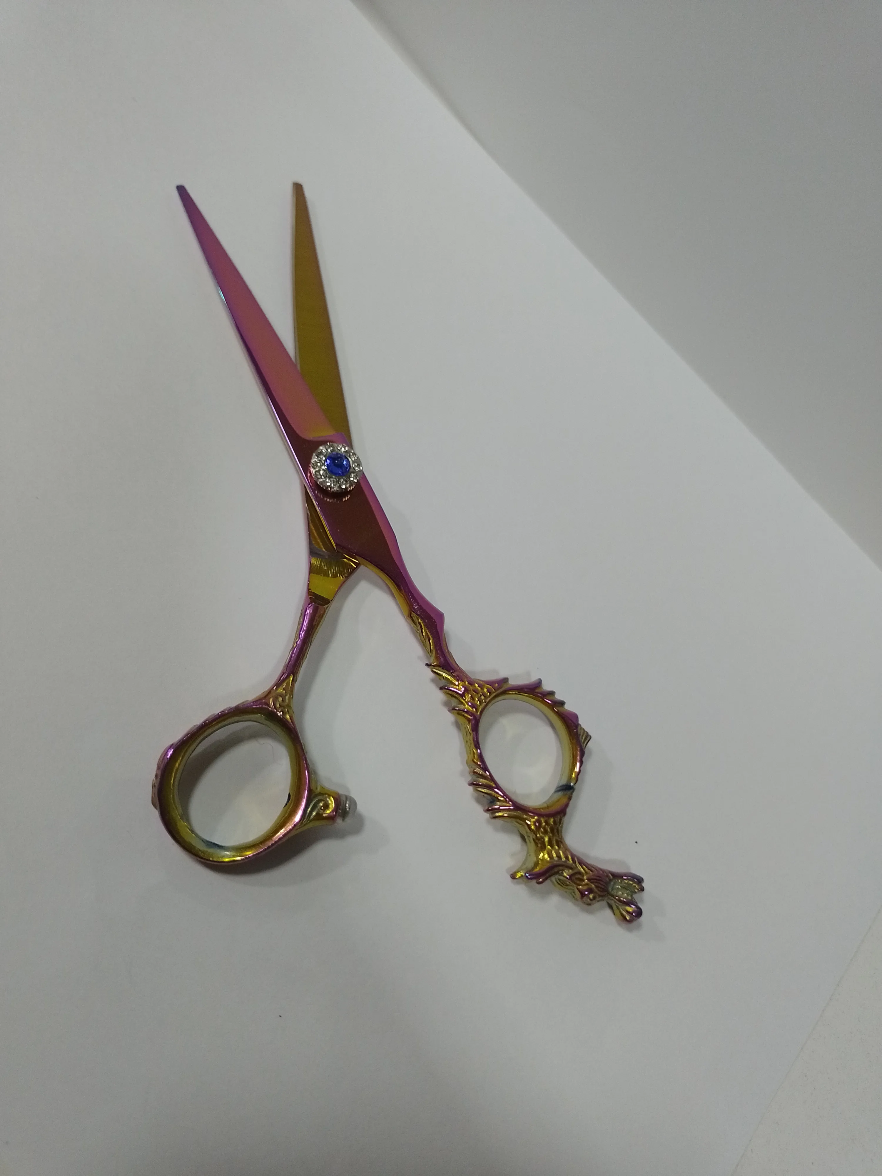 tijera dorado y azulado con diamante de pulir