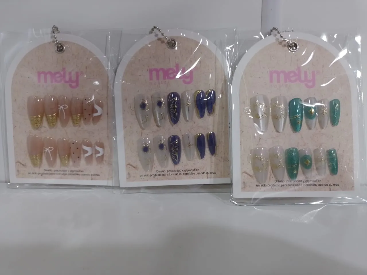 uñas postizas press on almendra con diseño