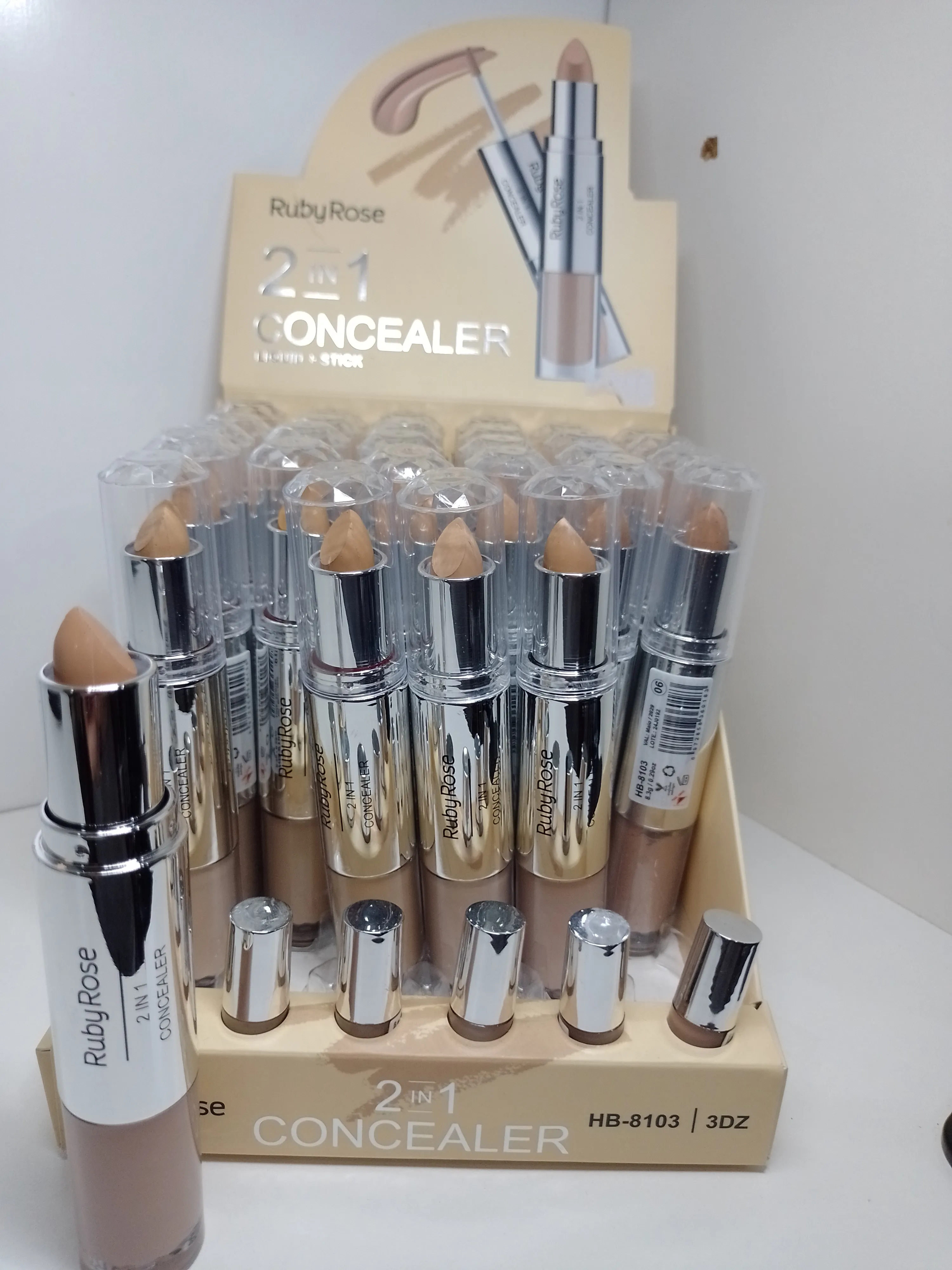 Corrector 2 en 1 Ruby Rose (06)