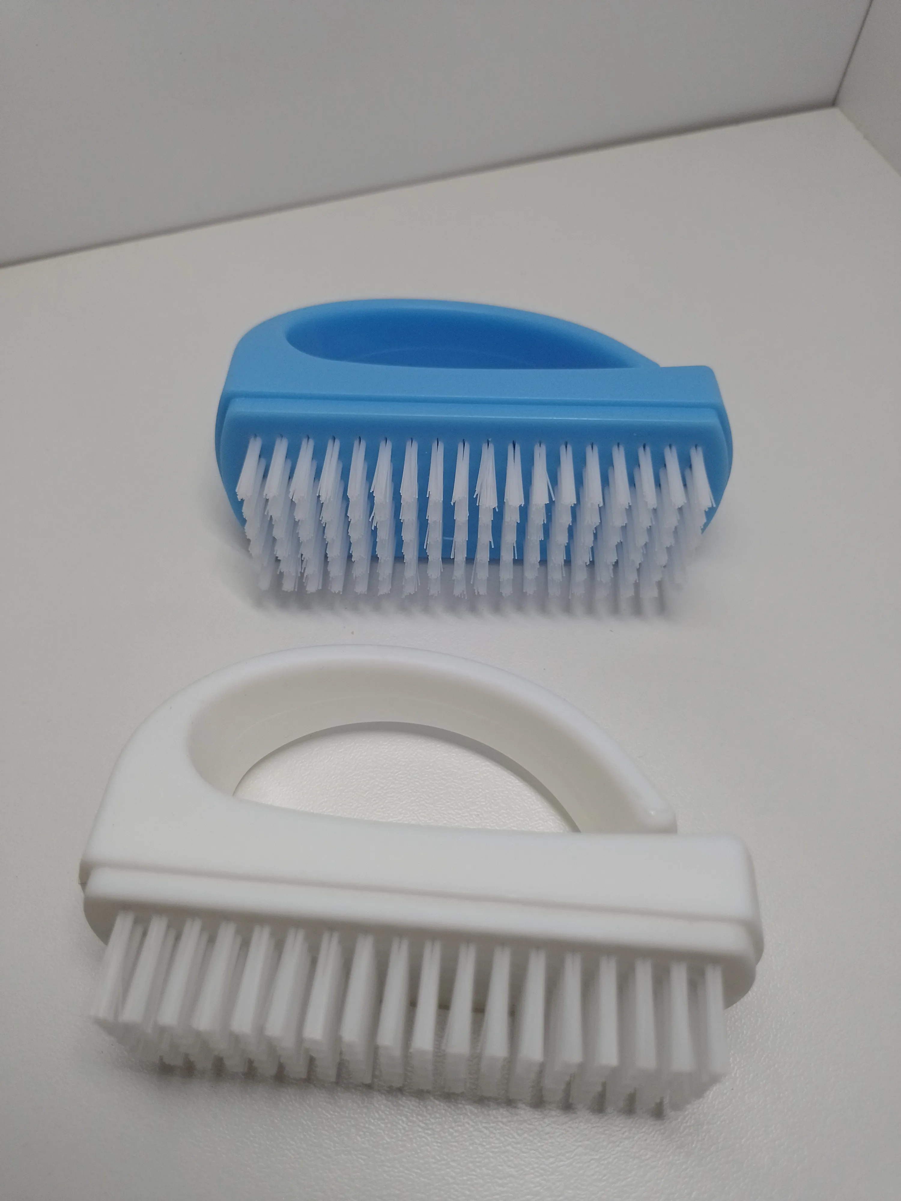 Cepillo Para Uñas Con Mango