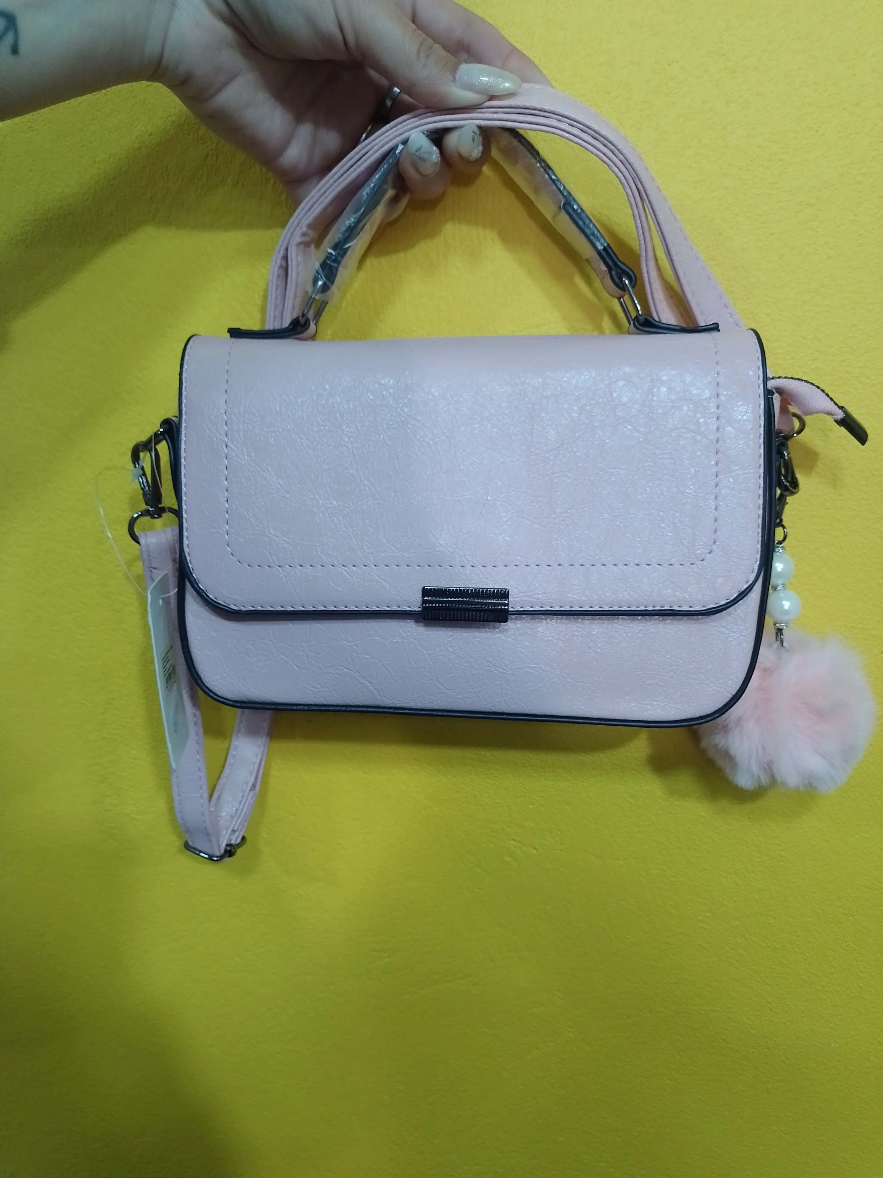 cartera cuero lila