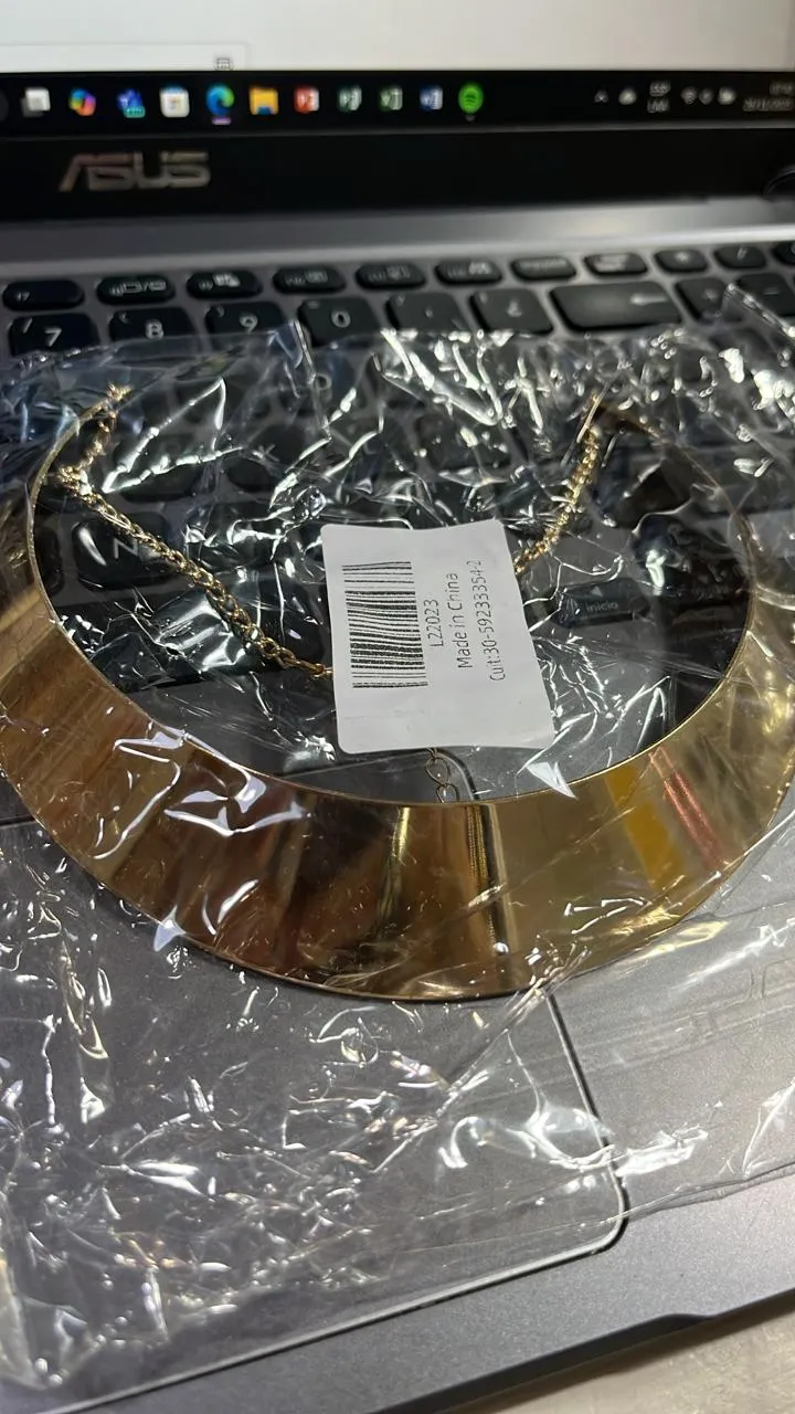 collar rigido dorado y plateado