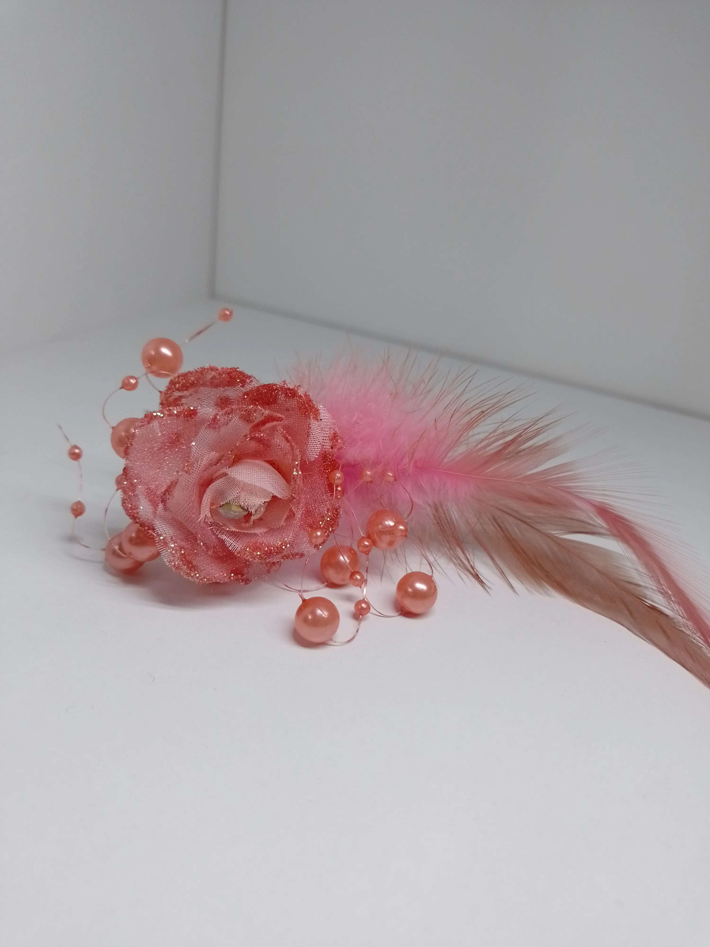 Horquilla Flor con plumas