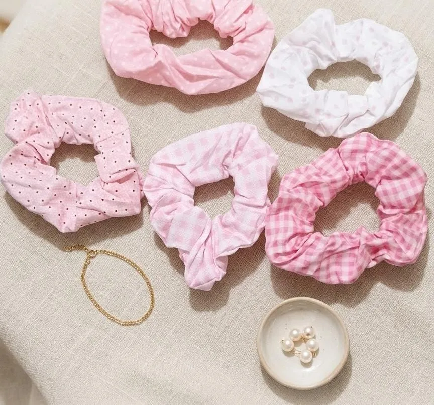 scrunchie rosa y celeste