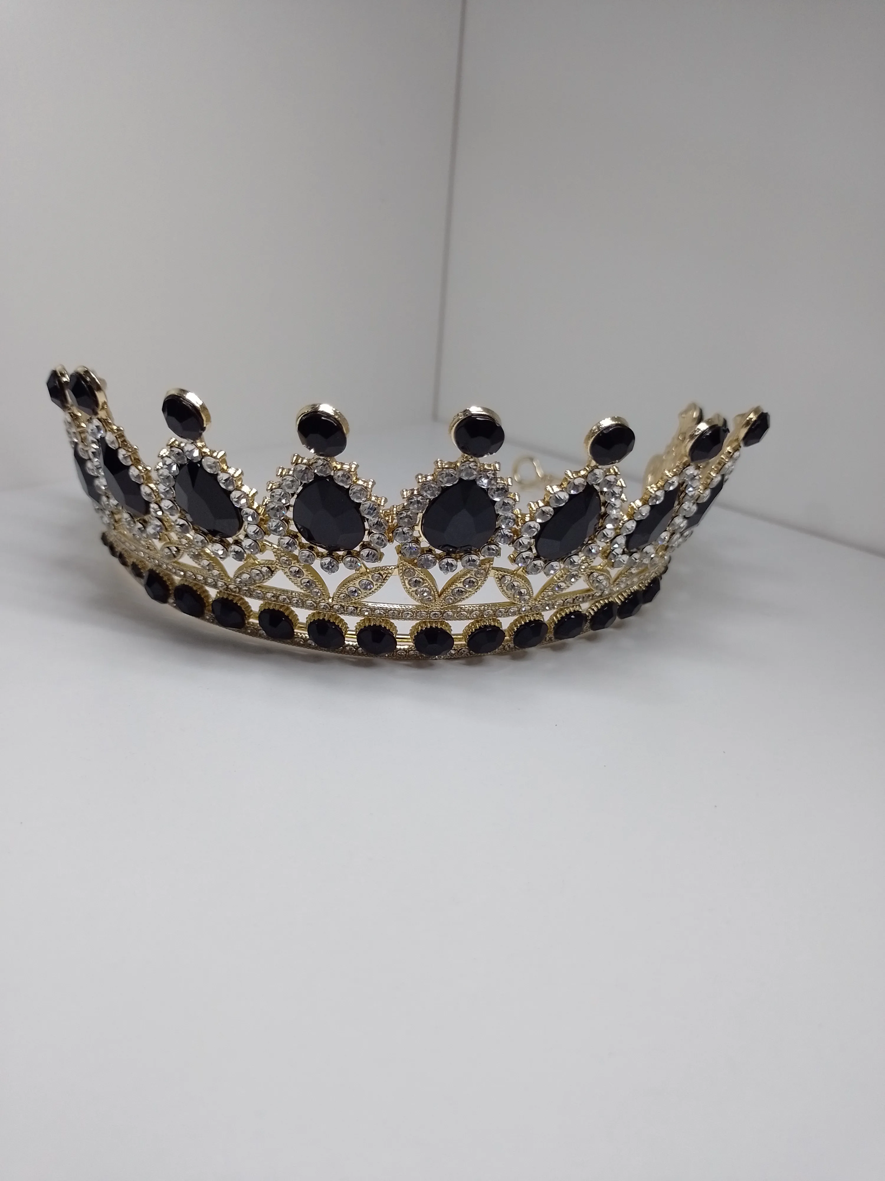 Corona Dorada Y negra