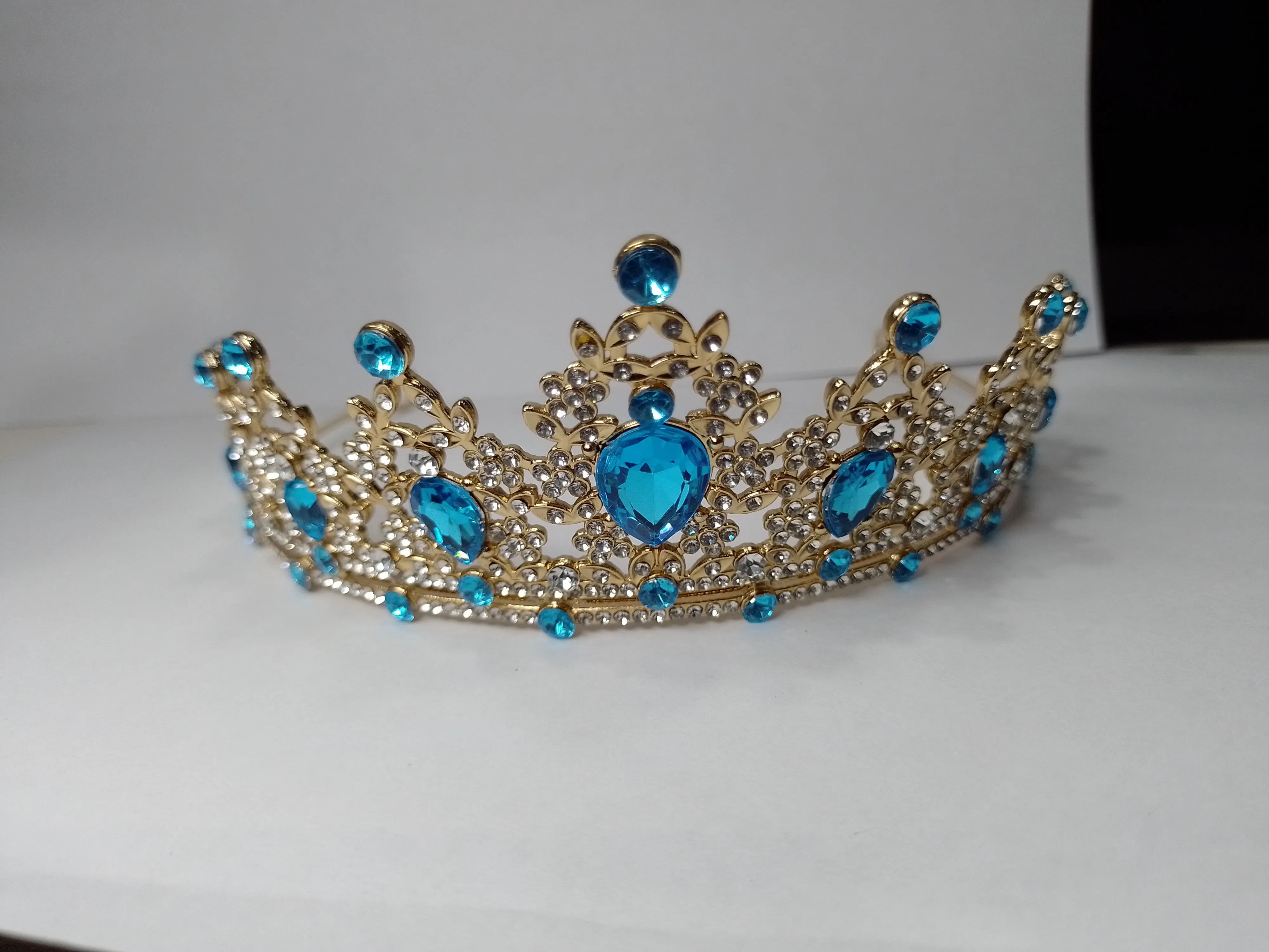 corona grande dorado con turquesa