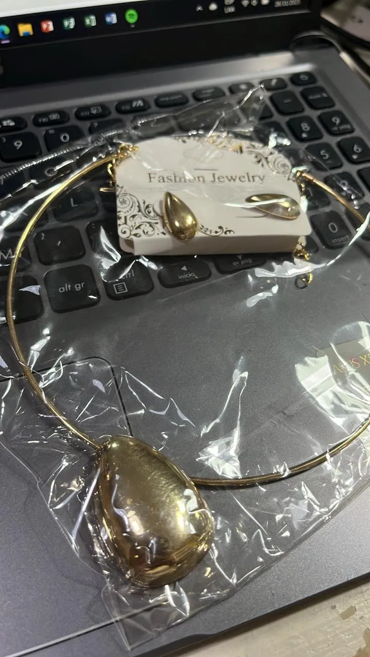 conjunto dorado y plateado collar y aros