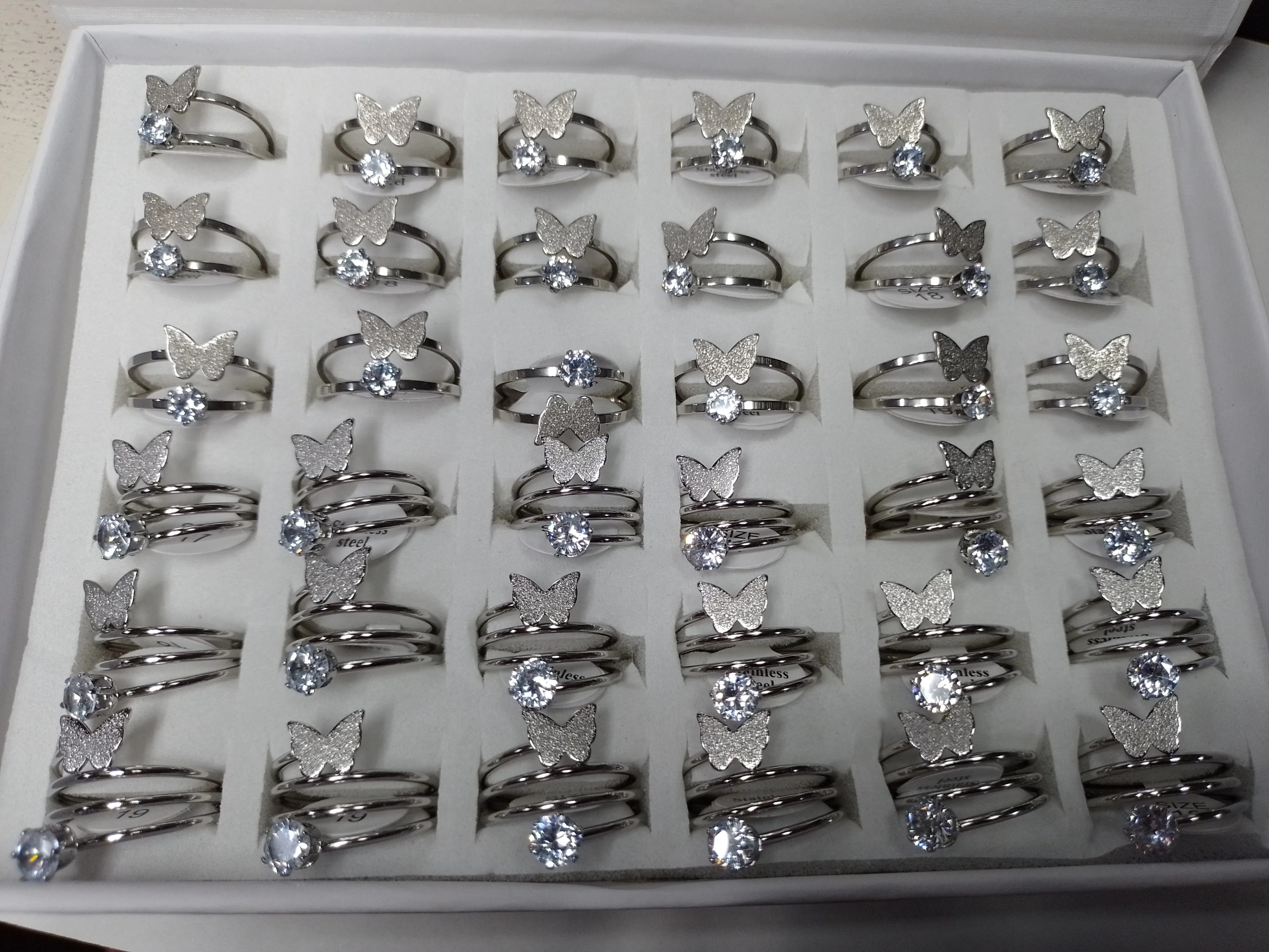 anillo acero con mariposa