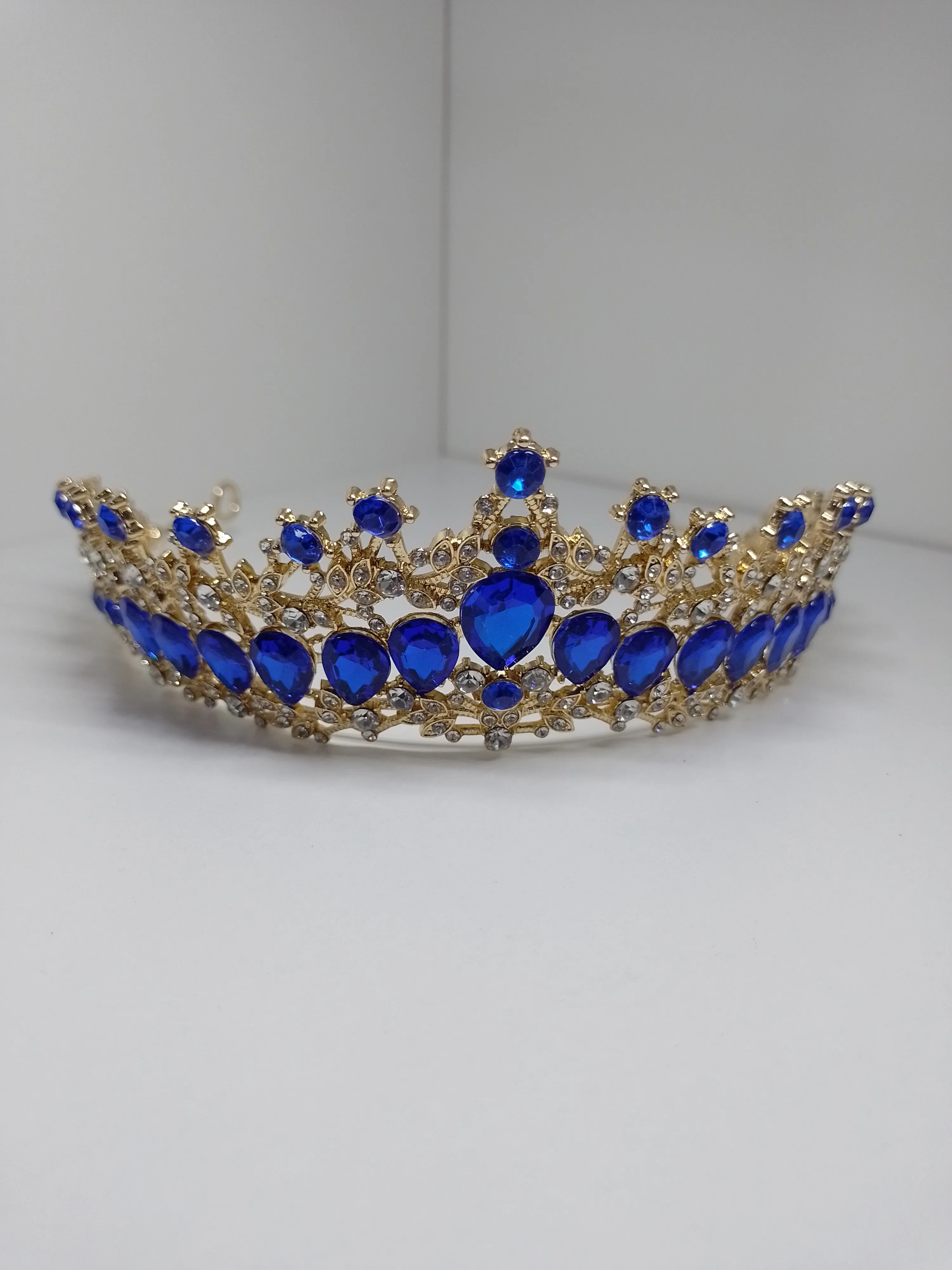 Corona Dorada y Azul