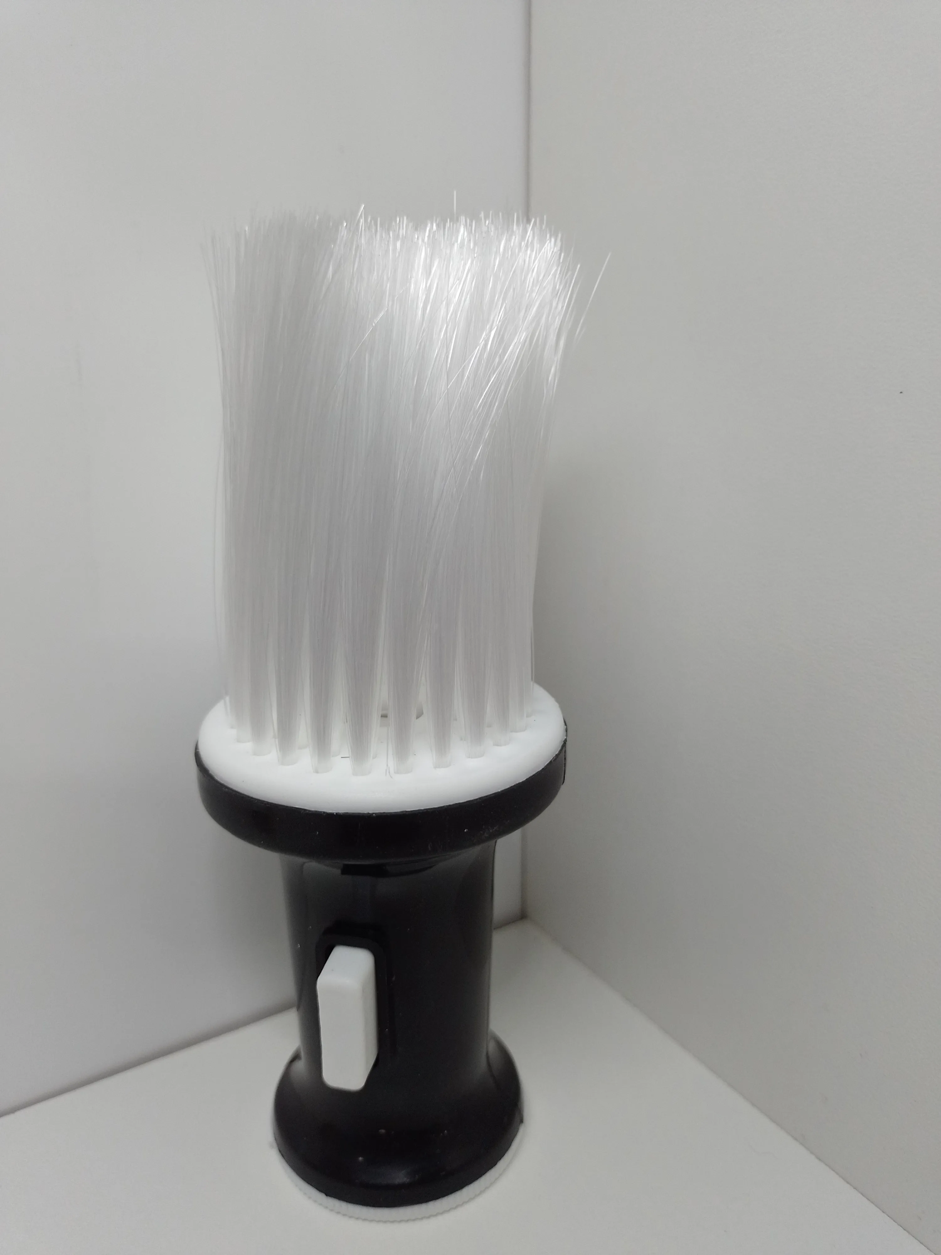 Cepillo Con Expulsador de Talco Negro