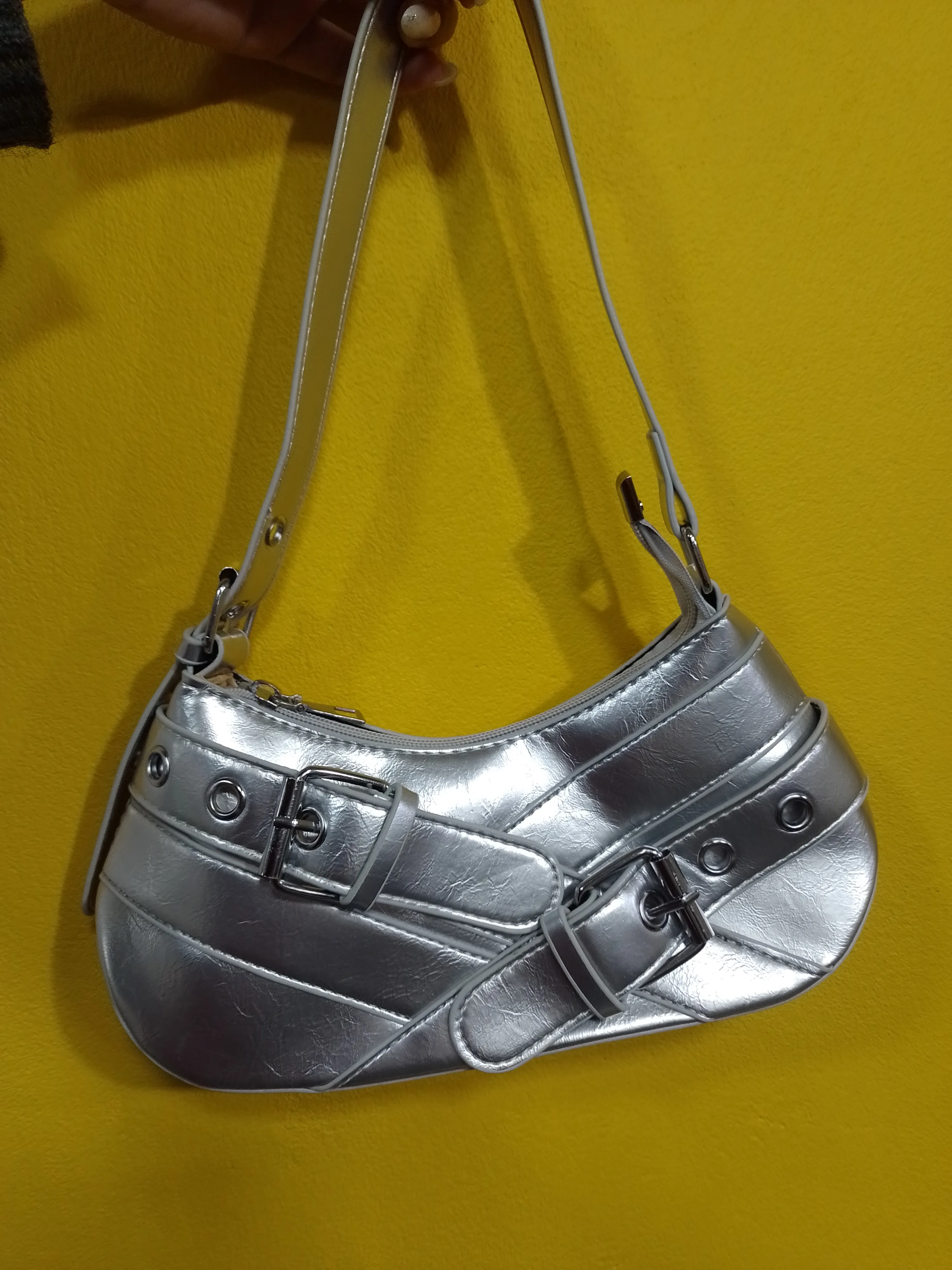 cartera plateada