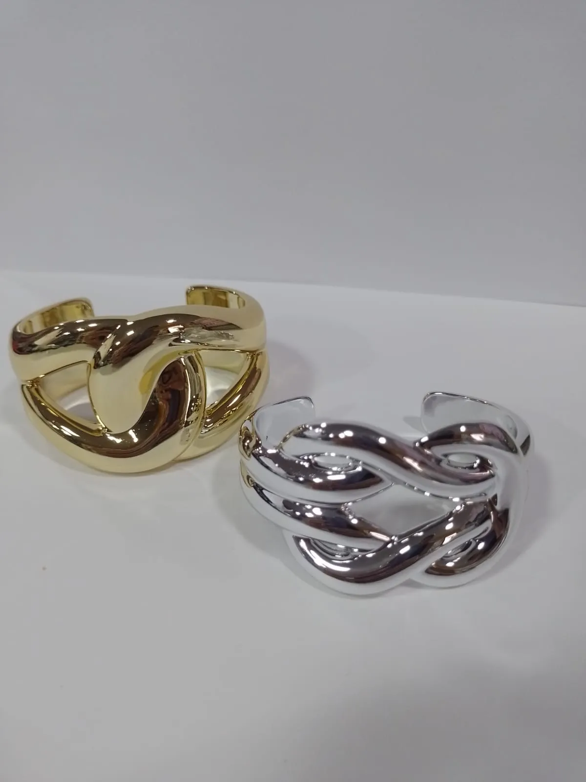 pulsera plateada dorado