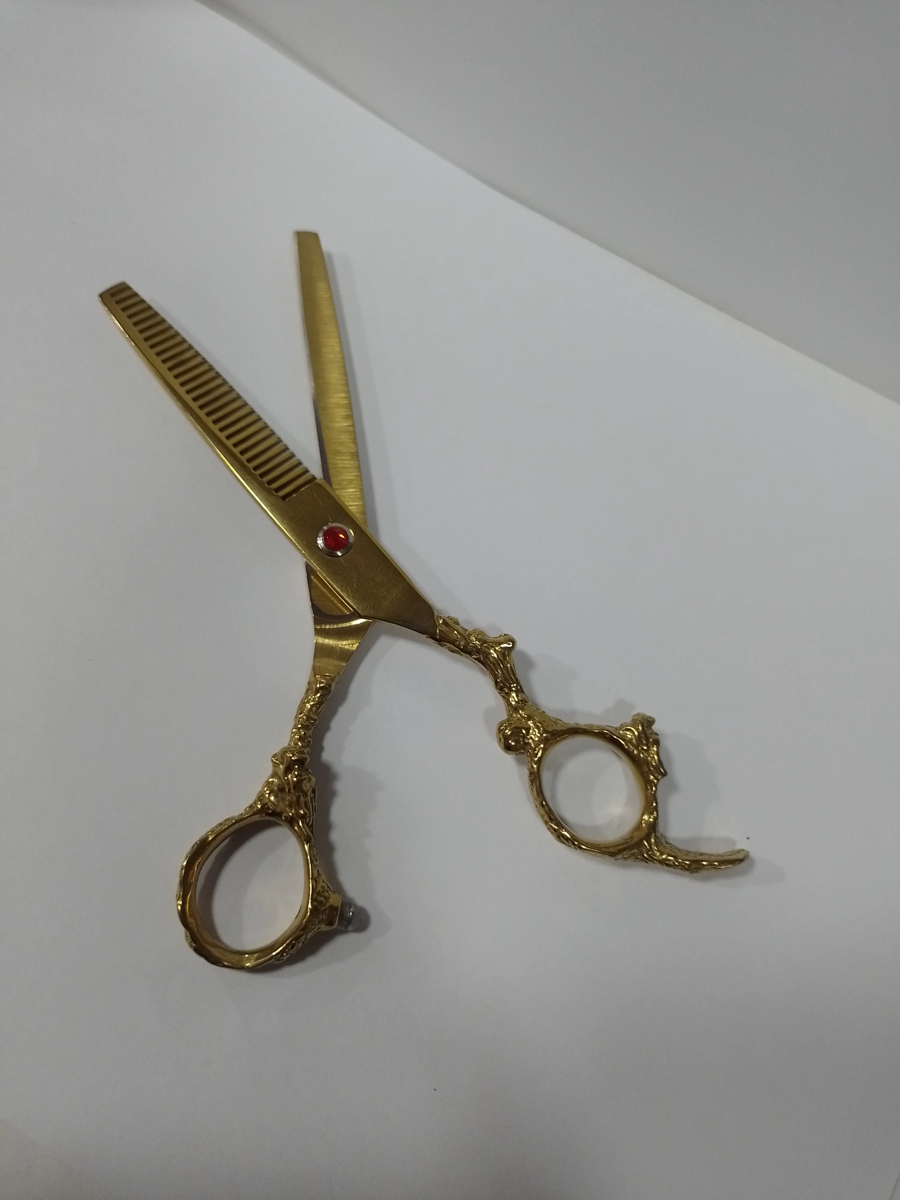 tijera corte diamante labrada dorada