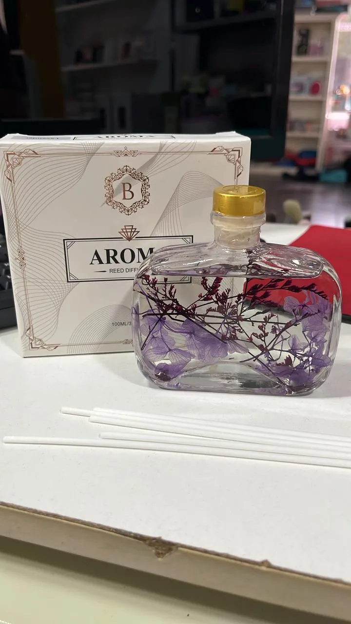 difusor en varillas cuadrado con flores aroma