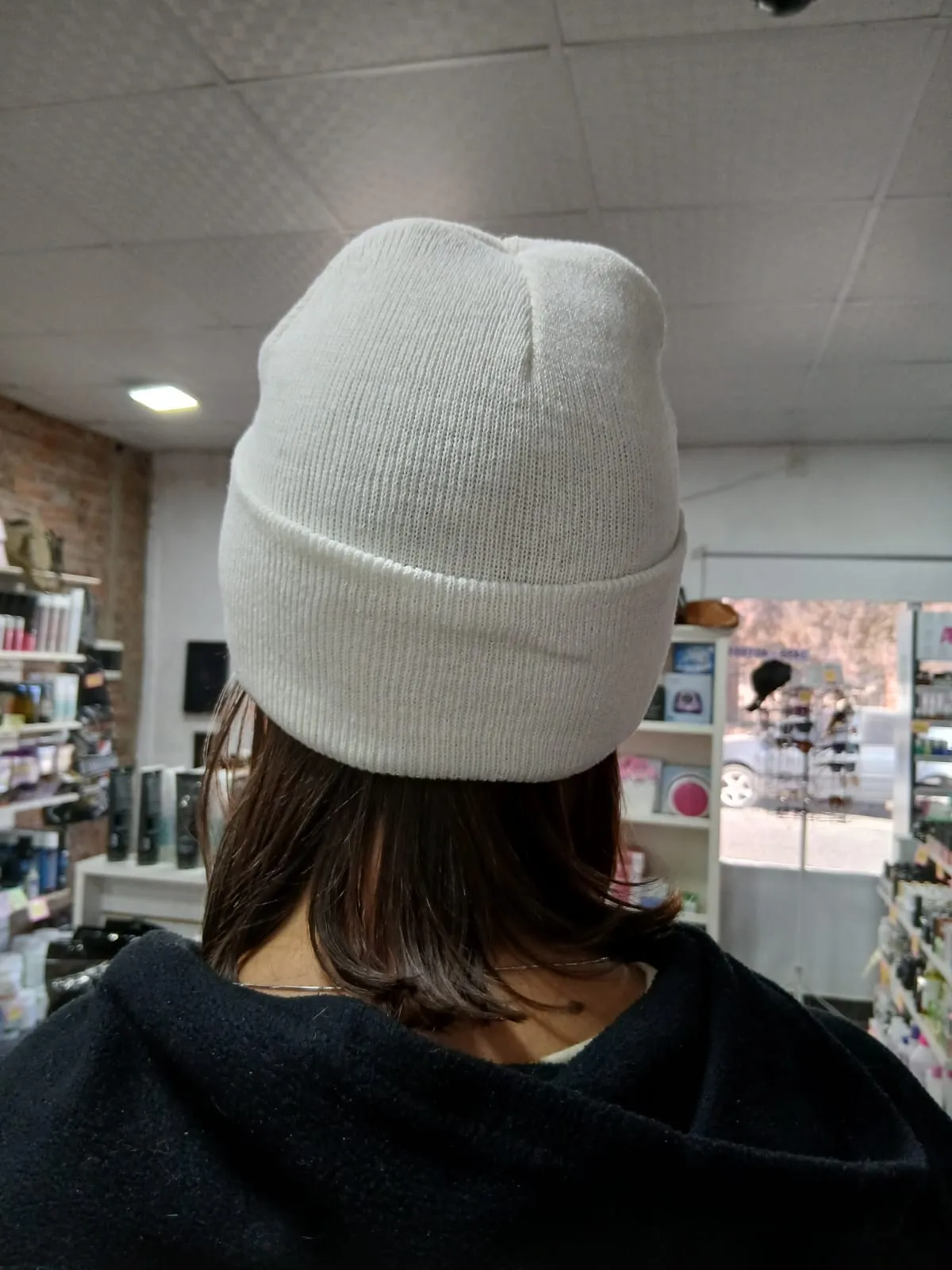 gorro rocky  blanco negro y rosa